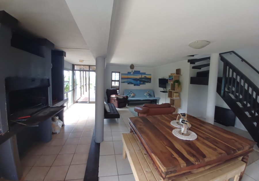 6 Bedroom Property for Sale in Paradise Beach Eastern Cape